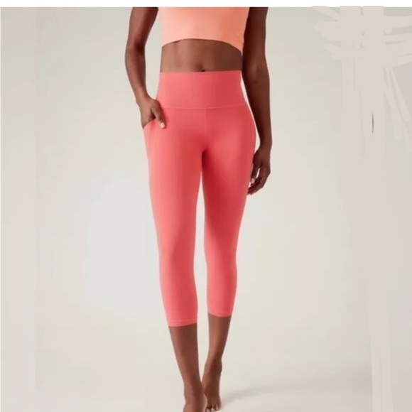 NWT Athleta Salutation Stash Pocket II Capris - Picture 1 of 5